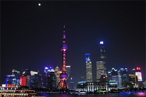 他们的绿茶搭配清淡的素食小吃